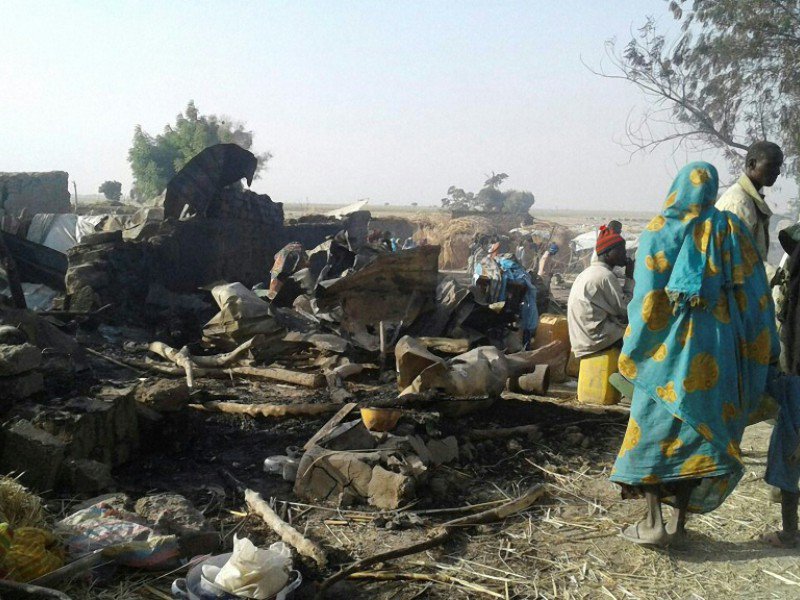Destructions après un bombardement accidentel d'un camp de déplacés à Rann, au Nigeria, le 17 janvier 2017 - Handout [Médecins sans Frontières (MSF)/AFP]