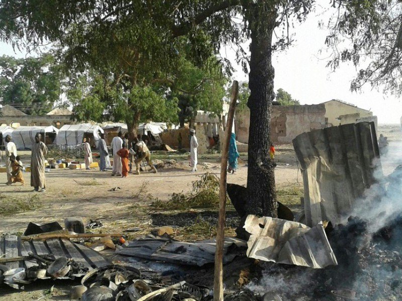 Destructions dans un camp de déplacés à Rann, au Nigeria bombardé par erreur par l'armée, le 17 janvier 2017 - Handout [Médecins sans Frontières (MSF)/AFP]