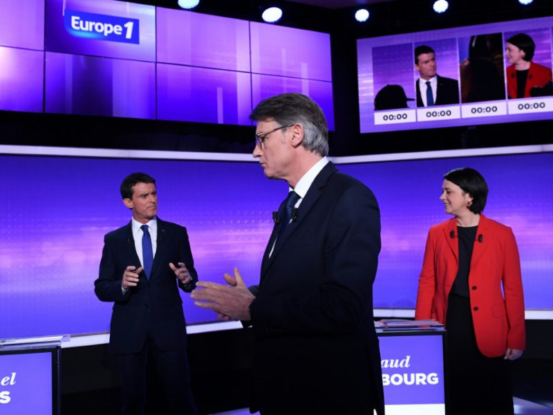 Manuel Valls, Vincent Peillon et Sylvia Pinel avant le dernier débat télévisé le 19 janvier 2017 à Paris - Eric FEFERBERG [POOL/AFP]