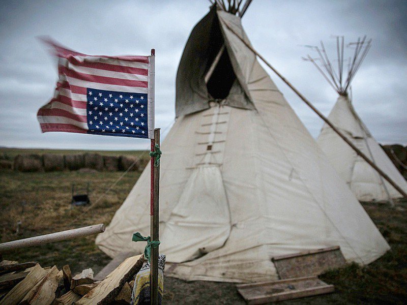 Camp spirituel mis en place par des tribus autochtones amérindiennes pour protester contre le projet de pipeline Keystone XL près du lieu où passerait l'oléoduc à Winner dans le sud du Dakota, le 12 octobre 2014 - Andrew Burton [GETTY IMAGES NORTH AMERICA/AFP]