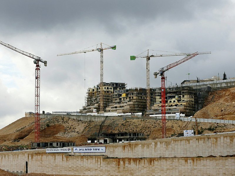 Des logements en construction dans la colonie israélienne de Ramot, le 27 janvier 2016, à Jérusalem-est - AHMAD GHARABLI [AFP/Archives]