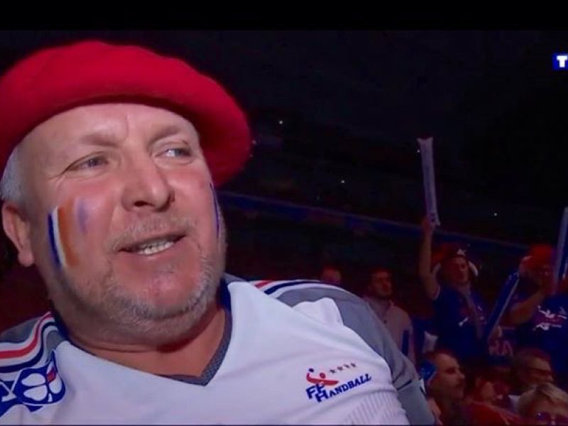 Le béret rouge, signe de reconnaissance entre les supporters français ! - TF1