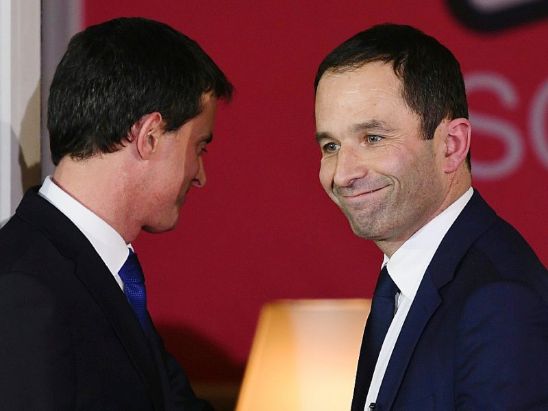Manuel Valls et Benoît Hamon au siège du PS le 29 janvier 2017 à Paris - Eric FEFERBERG [AFP]