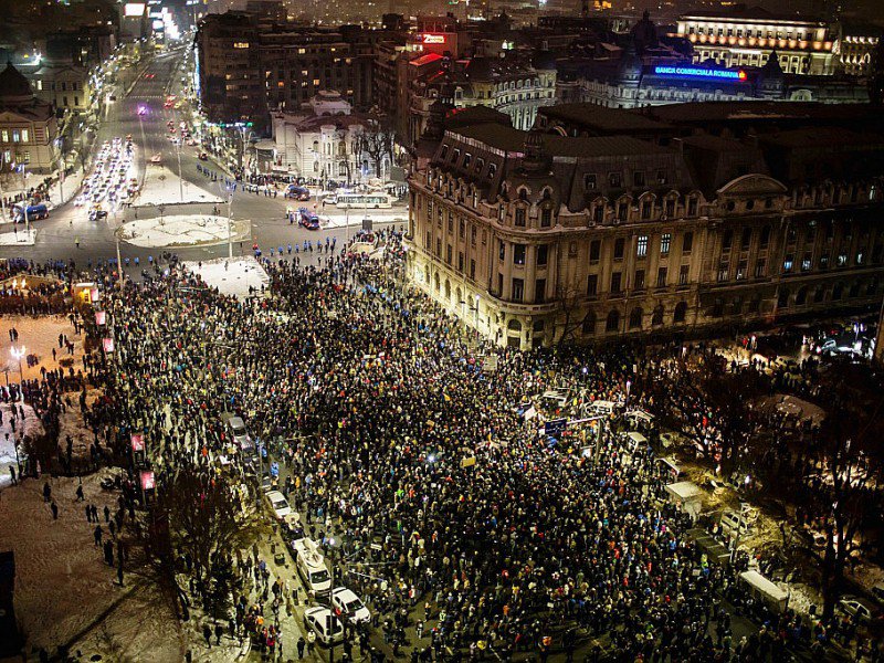 Le 31 janvier 2017 les manifestants étaient 10.000 à Bucarest, selon plusieurs médias roumains - ANDREI PUNGOVSCHI [AFP]