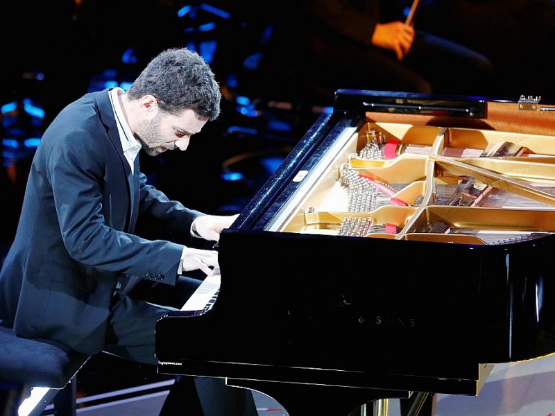 Le pianiste Adam Laloum lors des "Victoires de la musique classique" le 1er février 2017 - FRANCOIS GUILLOT [AFP]