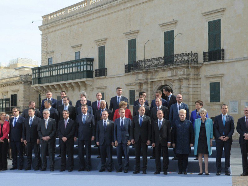 La photo de famille des leaders européens au sommets de Malte qui doit se pencher sur la situation des migrants, 3 février à La Valette - Matthew Mirabelli [AFP]