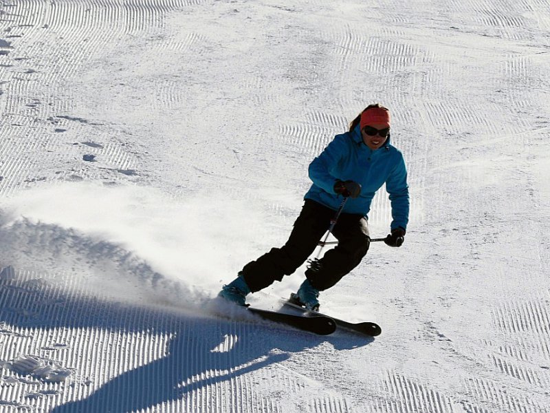 Une femme skie sur les pistes de la station de Korek, le 3 février 2017 au Kurdistan - SAFIN HAMED [AFP]