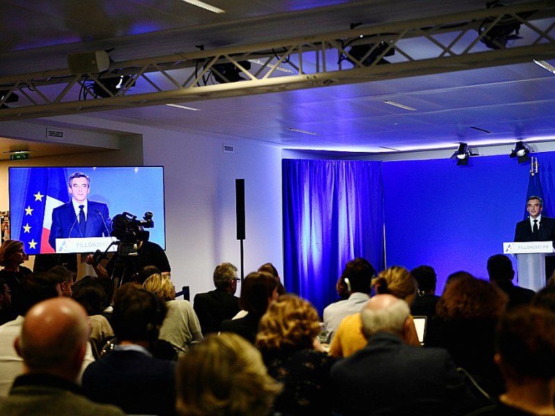 François Fillon devant plus de 200 journalistes lors de sa conférence de presse à son siège de campagne le 6 février 2017 à Paris - Martin BUREAU [AFP]