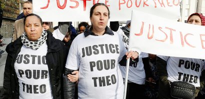 Des femme réclament justice pour Théo, jeune homme blessé par la police, lors d'une marche le 6 février 2017 à Aulnay-sous-Bois - FRANCOIS GUILLOT [AFP]