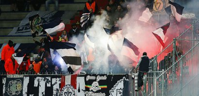 Des supporters bordelais lors du large succès de leur équipe à Caen, le 7 février 2017 au stade Michel-d'Ornano - CHARLY TRIBALLEAU [AFP]