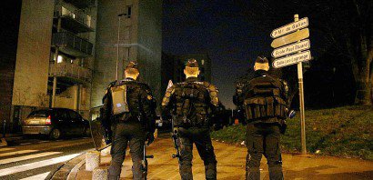 Des policiers en faction à Aulnay-sous-Bois, le 7 février 2017, près de Paris - GEOFFROY VAN DER HASSELT [AFP]