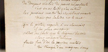 Manuscrit du poème "La Rivière de Cassis" du poète Arthur Rimbaud, écrit en 1872, exposé à Paris, le 4 février 2017 à Paris, avant sa mise aux enchères chez Sotheby's - FRANCOIS GUILLOT [AFP]