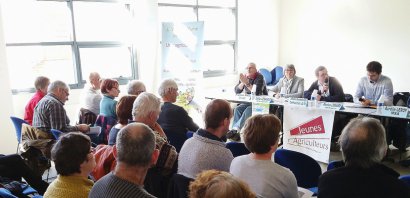 Les JA de l'Orne ont organisé un forum de la cession d'exploitation agricole à Briouze (Orne). - Eric Mas