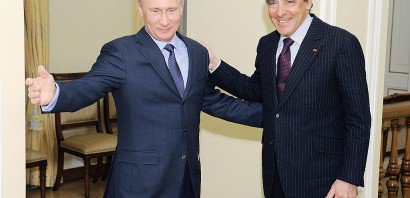 Le président russe Vladimir Poutine reçoit l'ancien Premier ministre François Fillon dans sa résidence de Novo-Ogaryovo près de Moscou, le 21 mars 2013 - ALEXEY DRUZHININ [RIA-NOVOSTI/AFP/Archives]