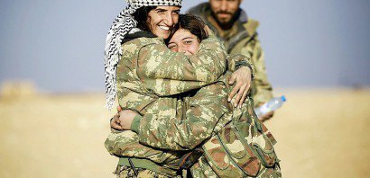 Des combattantes syriennes près de Raqa, en Syrie, le 6 février 2017 - DELIL SOULEIMAN [AFP]