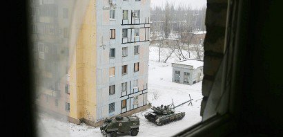 Des blindés à Avdiïvka, près de Donetsk, dans l'est séparatiste prorusse de l'Ukraine, le 2 février 2017 - Aleksey FILIPPOV [AFP]