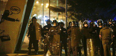Des policiers anti-émeute à Bobigny, près de Paris, le 11 février 2017 - GEOFFROY VAN DER HASSELT [AFP]