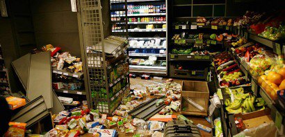Un supermarché vandalisé à Bobigny, près de Paris, le 11 février 2017 - GEOFFROY VAN DER HASSELT [AFP]