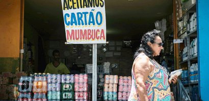 Un magasin d'alimentation à Marica, dans la banlieue de Rio, le 8 février 2017 - Yasuyoshi CHIBA [AFP]