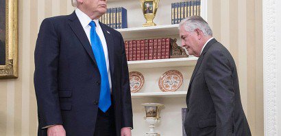 Donald Trump et son nouveau chef de la diplomatie, Rex Tillerson, dans le bureau oval de la Maison Blanche, le 1er février 2017 - NICHOLAS KAMM [AFP]