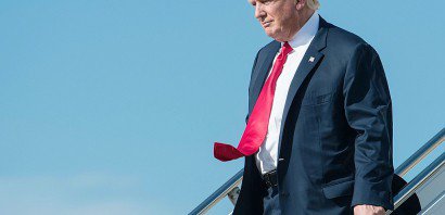 Donald Trump arrive à l'aéroport de Palm Beach le 17 février 2017 - NICHOLAS KAMM [AFP]