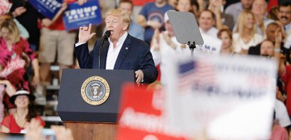 Donald Trump lors d'un rassemblement à Melbourne, en Floride, le 18 février 2017 - Gregg Newton [AFP]