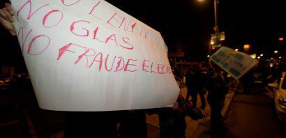 Des partisans du candidat de droite Guillermo Lasso à la présidentiel en Equateur manifestent à Quito, le 20 février 2017 - RODRIGO BUENDIA [AFP]