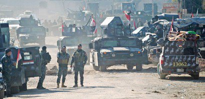 Avancée des troupes irakiennes dans le village d'al-Buseif, au sud de Mossoul, le 21 février 2017 - AHMAD AL-RUBAYE [AFP]
