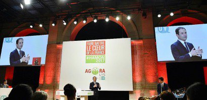 Benoît Hamon anime une séance de questions-réponses avec la salle lors d'une réunion publique à Blois, le 21 février 2017 - JEAN-FRANCOIS MONIER [AFP]