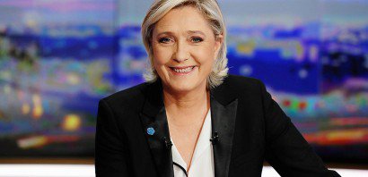 Marine Le Pen sur le plateau de TF1 lors du journal de 20h le 22 février 2017 à  Boulogne-Billancourt - Patrick KOVARIK [AFP]