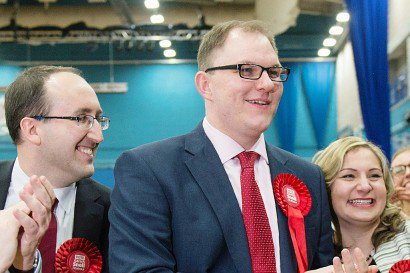 L'ancien syndicaliste Gareth Snell, candidat pour le Labour, a remporté une nette victoire contre Paul Nuttall, le nouveau leader de Ukip, le 23 février 2017 - OLI SCARFF [AFP]