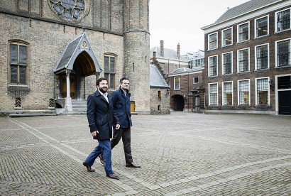 Les fondateurs du parti Denk, Tunahan Kuzu (D) et Selcuk Ozturk (G) à La Haye, le 23 février 2017 - Bart Maat [ANP/AFP]