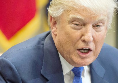 Donald Trump, ici le 23 février 2017 à Washington, se plaint régulièrement sur Twitter de faire l'objet de critiques des médias ou de célébrités - SAUL LOEB [AFP]