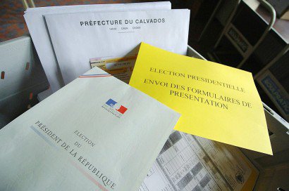 Le formulaire de parrainage de candidat à l'élection présidentielle, présenté le 22 février 2007 à Caen - MYCHELE DANIAU [AFP/Archives]