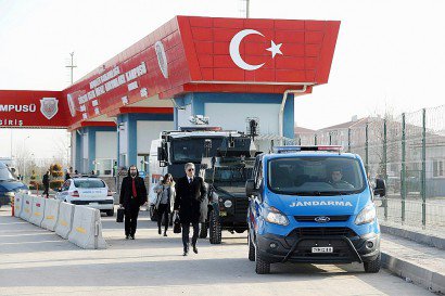 Devant la prison de Sincan près d'Ankara, le 28 février 2017 - Adem ALTAN [AFP]