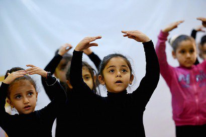 Des fillettes égyptiennes suivent un cours de ballet au centre culturel Alwanat le 17 février 2017 à Minya au sud du Caire en Égypte - MOHAMED EL-SHAHED [AFP/Archives]