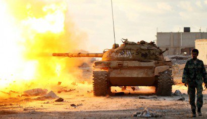 Combats entre loyalistes et islamistes près de Benghazi, en Libye, le 14 janvier 2017 - Abdullah DOMA [AFP/Archives]