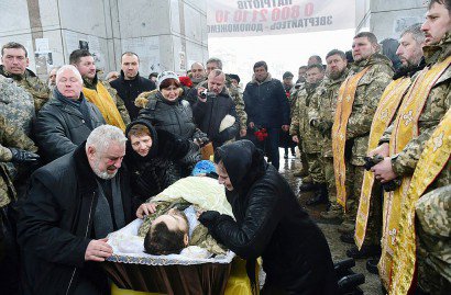 Obsèques d'un militaire ukrainien  mort lors de combats dans l'Est entre l'armée et des rebelles prorusses, le 3 février 2017 à Kiev - Sergei SUPINSKY [AFP]