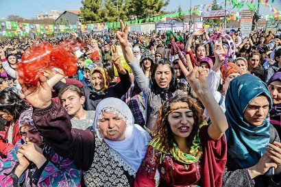 Manifestation pour la journée des droits des Femmes à Diyarbakir (Sud-Est Turquie à majorité Kurde), le 8 mars 2017 - ILYAS AKENGIN [AFP]