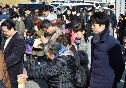 Une minute de silence observée par les Japonais le 11 mars 2017 à Natori - KAZUHIRO NOGI [AFP]