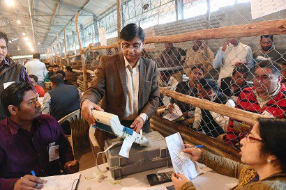 Comptage des bulletins de vote le 11 mars 2017 à Ghaziabad en Inde - Prakash SINGH [AFP]