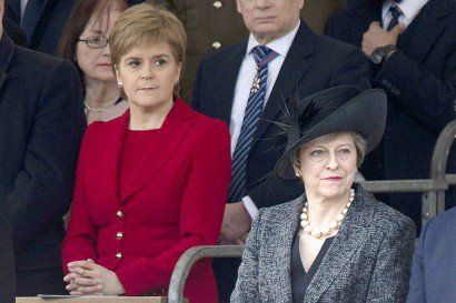 La Première ministre écossaise Nicolas Sturgeon (g) et la Première ministre britannique Theresa May (d), le 9 mars 2017 à Londres - Justin TALLIS [AFP]