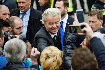 Le député d'extrême droite néerlandais Geert Wilders en campagne le 11 mars à Heerlen - JOHN THYS [AFP]