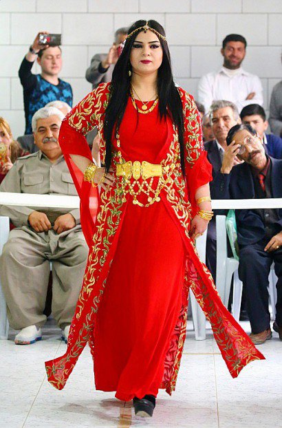 Défilé de mode kurde à Qamichli, en Syrie, le 10 mars 2017 - DELIL SOULEIMAN [AFP]