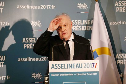 François Asselineau lors d'une conférence de presse le 10 mars 2017 à Paris - GEOFFROY VAN DER HASSELT [AFP/Archives]