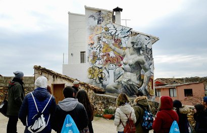 Les murs peints de Fanzara, un village de montagne près de Valence, le 15 décembre 2016 - JOSE JORDAN [AFP/Archives]