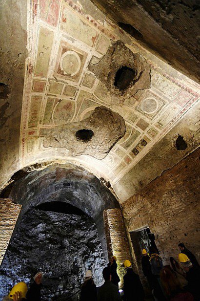 Dans l'antique demeure de Néron à Rome, le 22 mars 2017 - ANDREAS SOLARO [AFP]