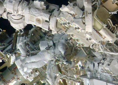 Shane Kimbrough lors d'une sortie orbitale le 13 janvier 2015 à l'extérieur de la Station spatiale internationale (ISS) - Handout [NASA TV/AFP/Archives]
