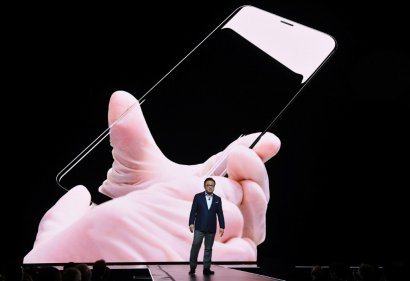 DJ Koh, président de la division mobile de Samsung, le 29 mars 2017 à New York - Timothy A. CLARY [AFP]