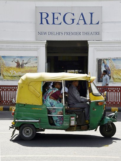 L'entrée du Regal, un des plus vieux cinéma d'Inde, au coeur de New Delhi, le 27 mars - Dominique FAGET [AFP]